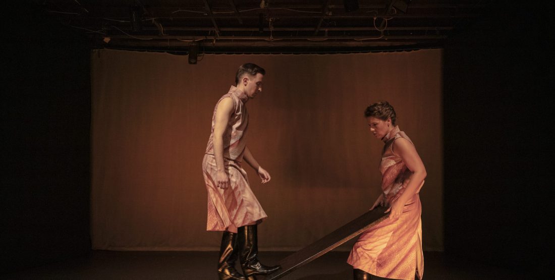 Som iba prízrak, niečia emotívna spomienka na život.